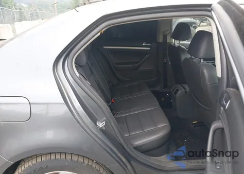 2008 Volkswagen Jetta Se/Sel z USA, uszkodzony, nr VIN 3VWRZ81K68M004085